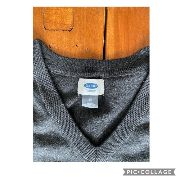 Old Navy V-Neck Casual Sweater - Picture 4 of 9